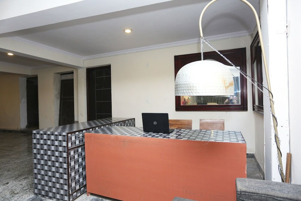 Фото Oyo 28670 Hotel Dev Palace