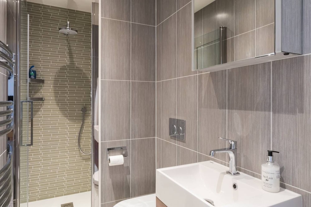 Фото Beautiful Brook Green 2 bed Flat, Close to Tube