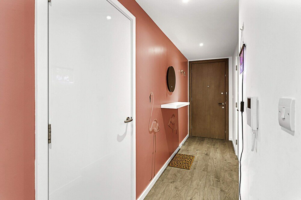 Фото Stylish Flat In Battersea Reach