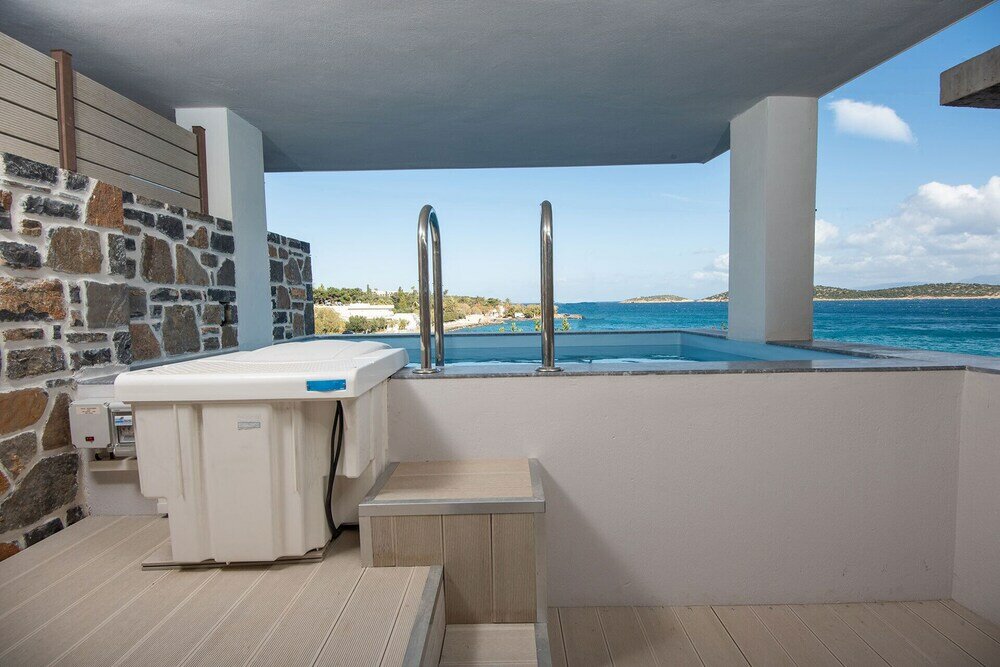 Фото Ammos Luxury Suites