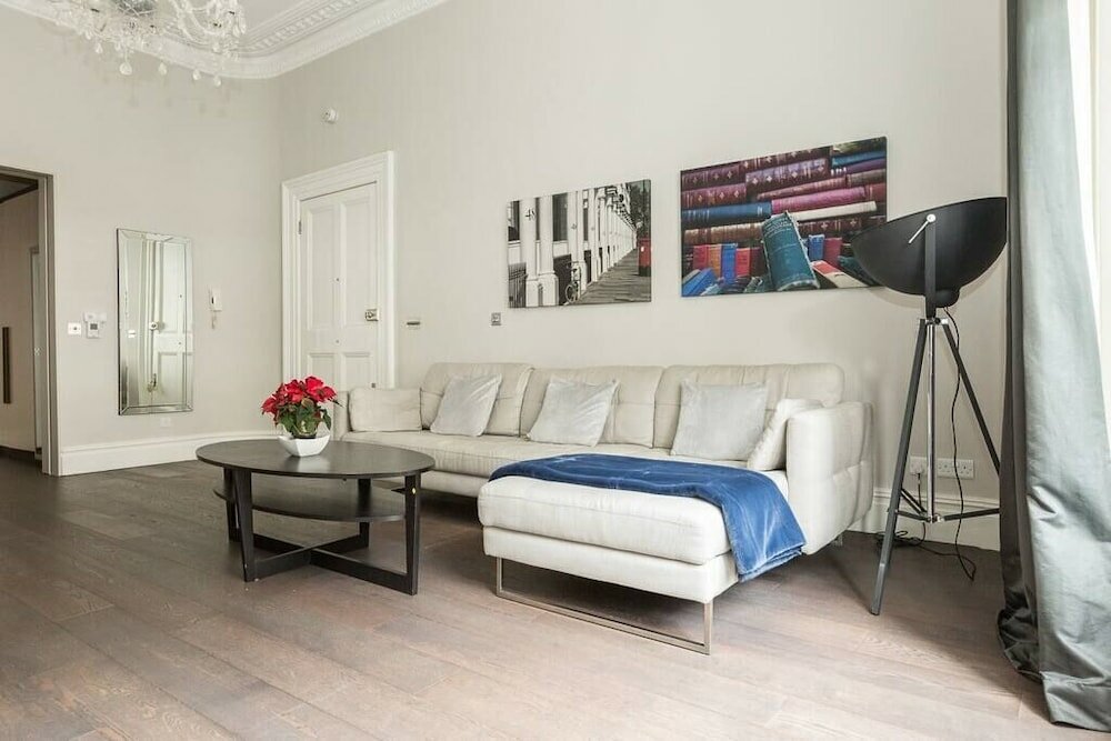 Фото Modern 1br Period Property in Kensington