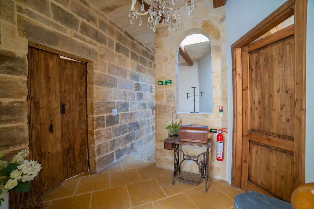 Фото Village Knights B&b