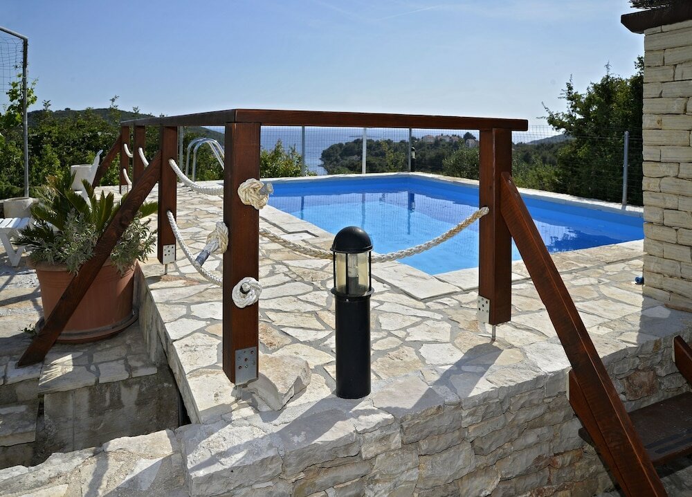 Фото Toni - With Pool and View - A3