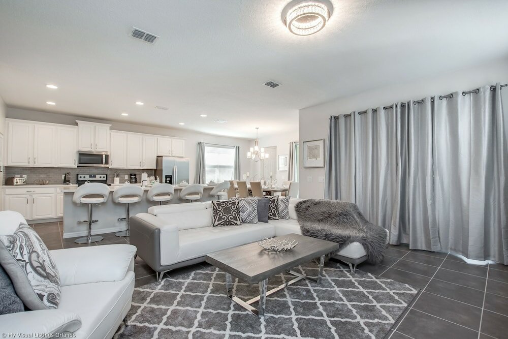 Фото Spectacular 6 Bedroom 5 Bathroom House