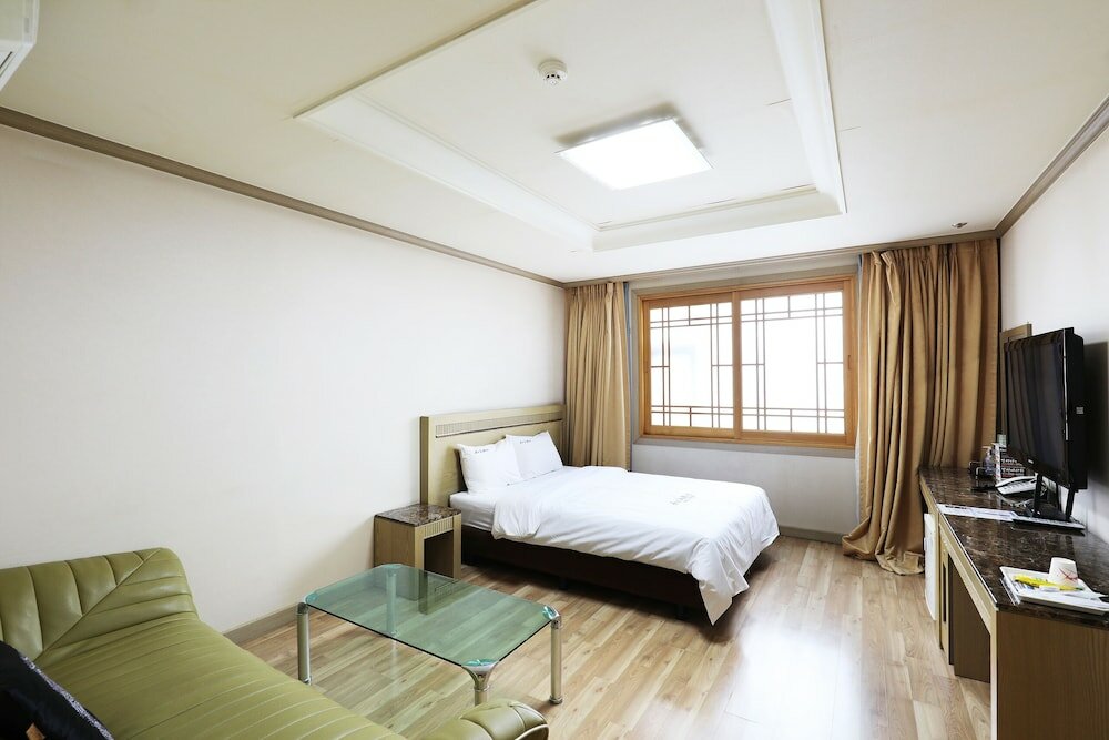 Фото Ace Family Hotel