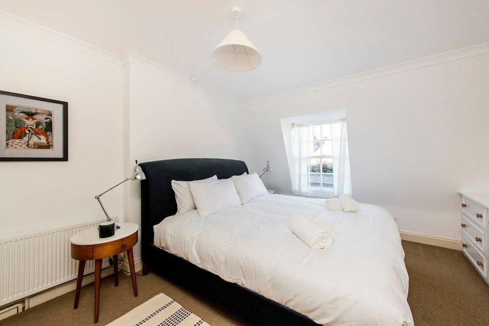Фото Beautiful 2-bed Flat, Notting Hill