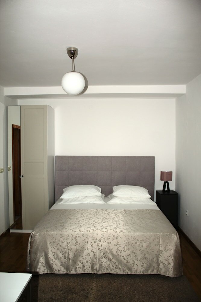 Фото Apartmani Dragović Brodarica