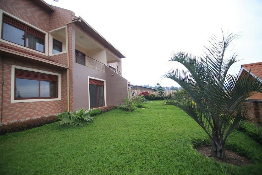 Фото Um Apartments