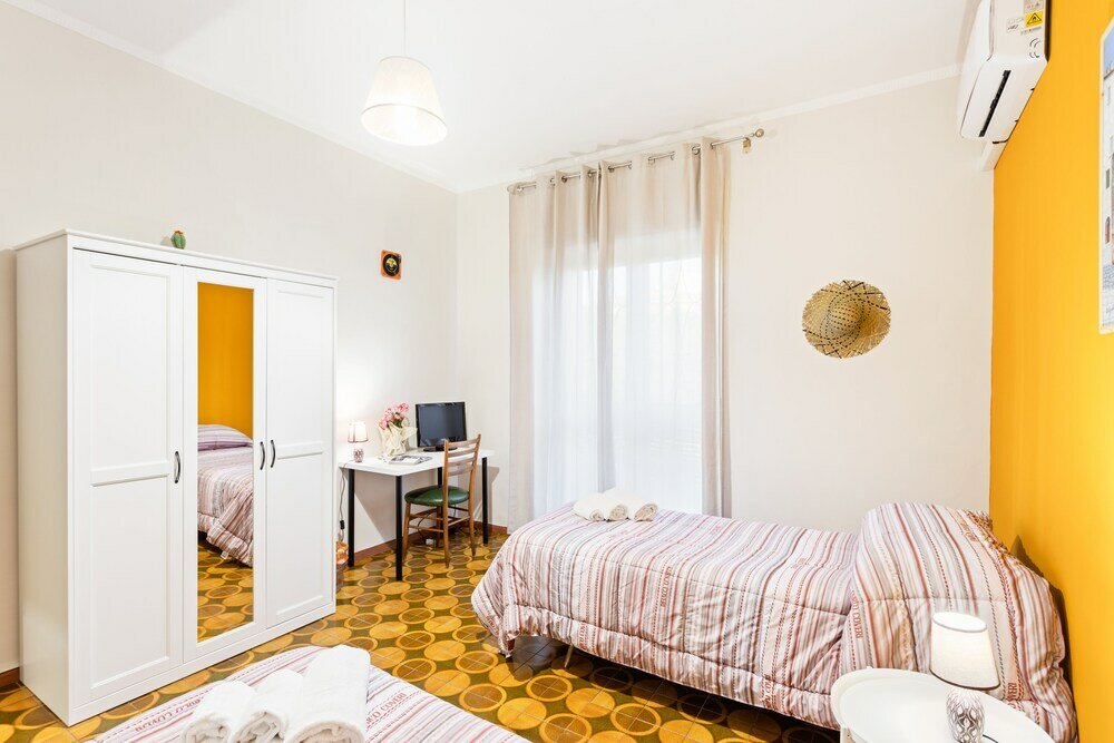 Фото Roomy And Bright Apartment With Balconies X6