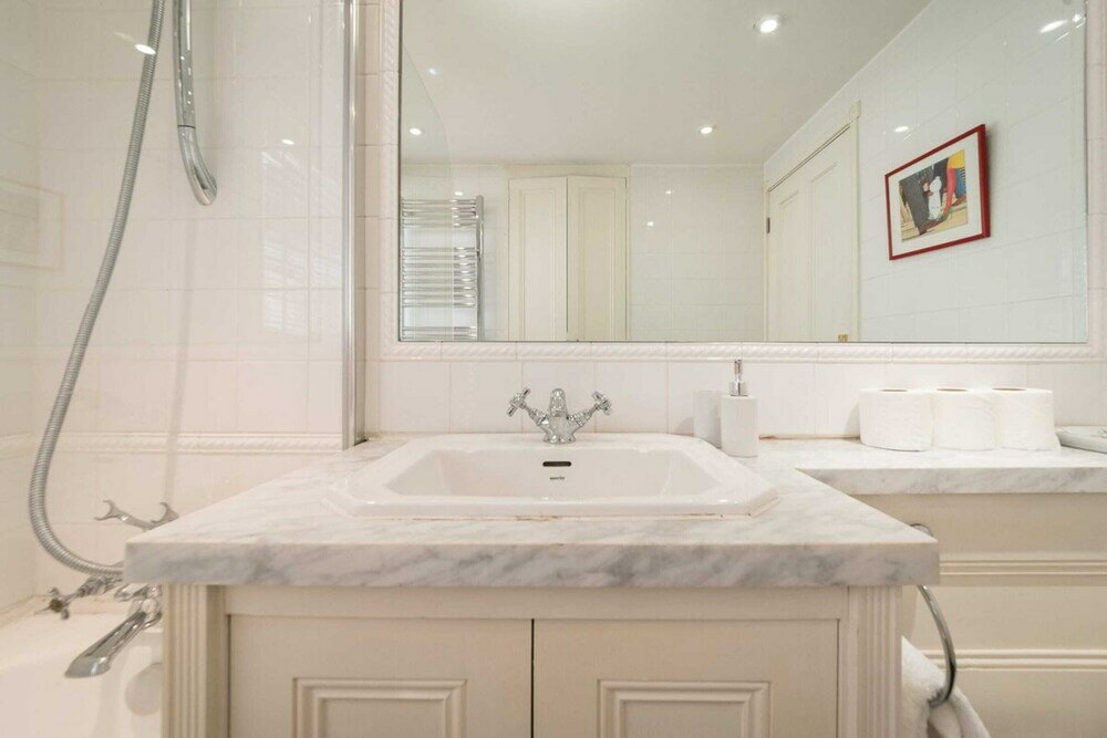 Фото Elegant 3 Bedroom Home Located in South Kensington