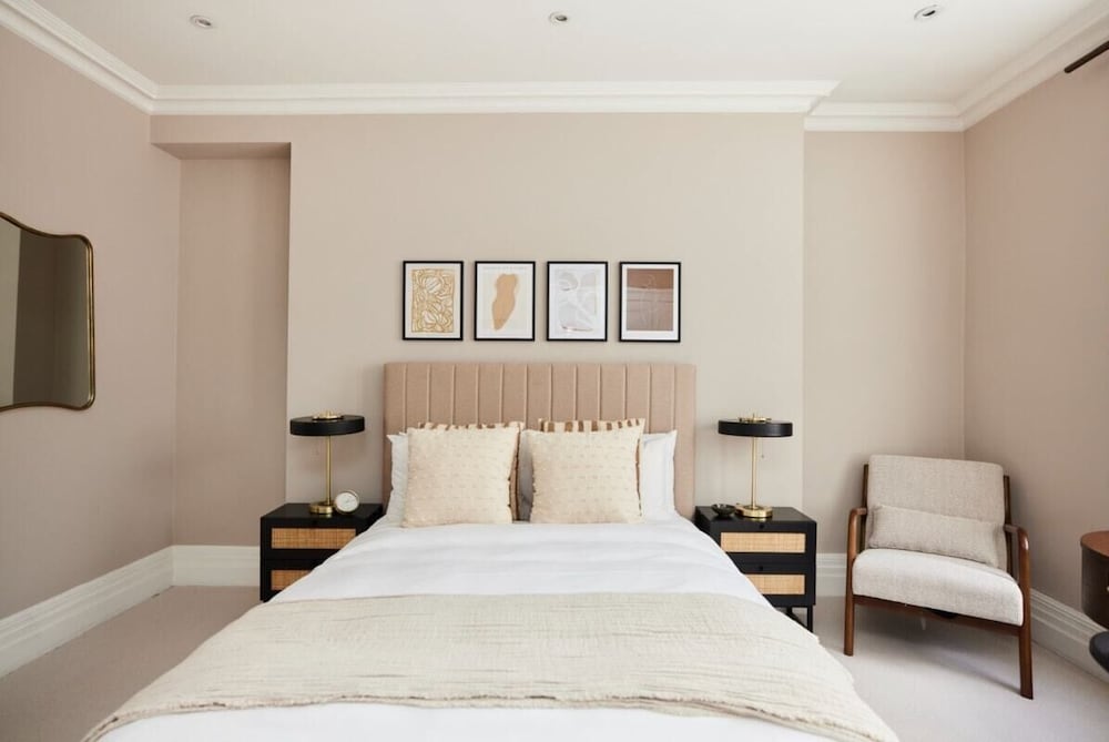 Фото The Hyde Park Mansion Place - Lovely 3bdr Flat