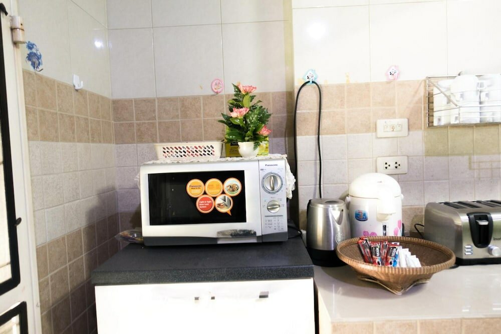 Фото Plus Hostel Ayutthaya