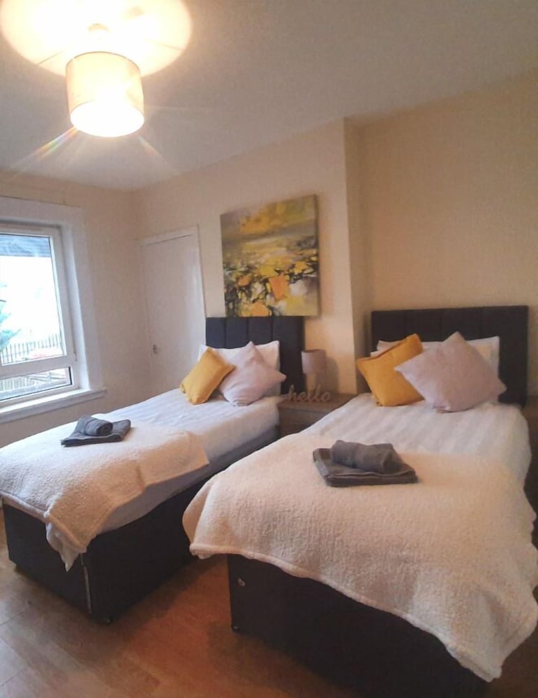 Фото Two Bedroom Apartment by Klass Living Serviced Accommodation Airdrie - Nicol Apartment With WiFi & Parking