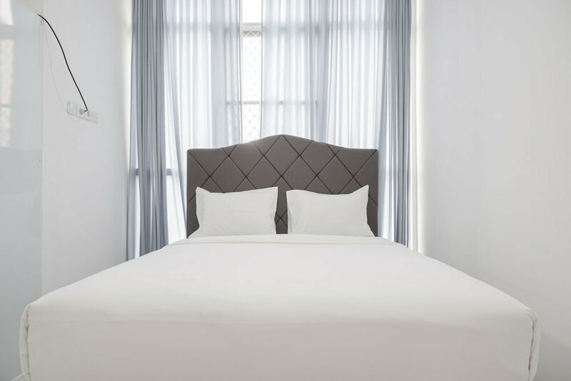 Гостиница Exclusive Studio At Gold Coast Apartment в Джакарте