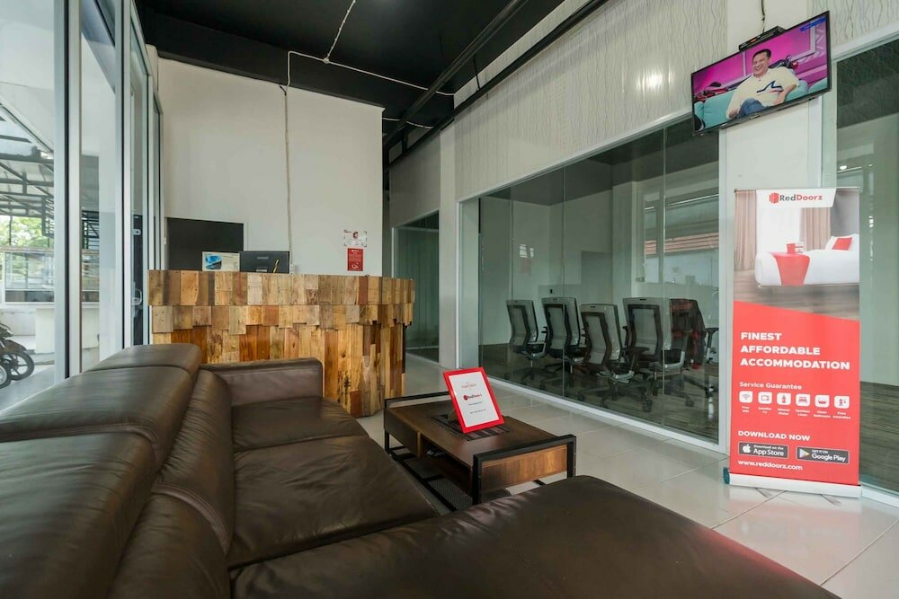 Фото RedDoorz Syariah near Lubang Jepang Bukittinggi