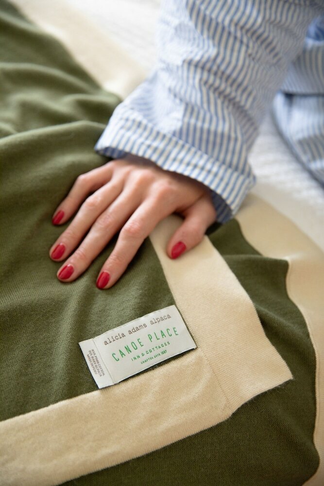 Фото Canoe Place Inn and Cottages