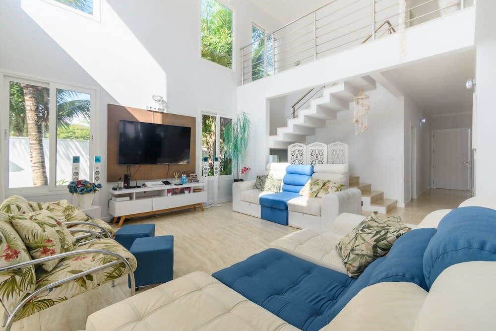 Фото Magnífica Mansão à 50m da praia de Barequeçaba para até 18 pessoas