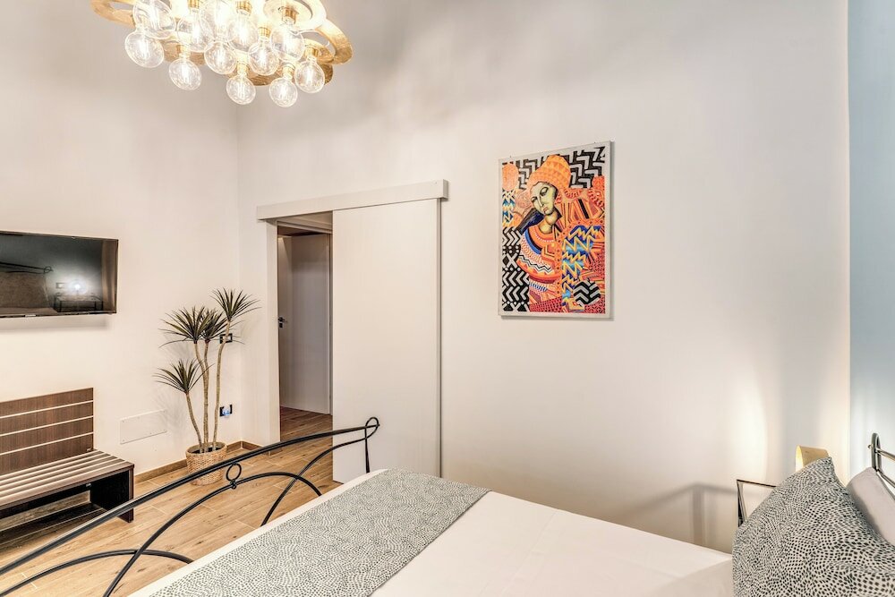 Фото The Quarters Naples Apartment