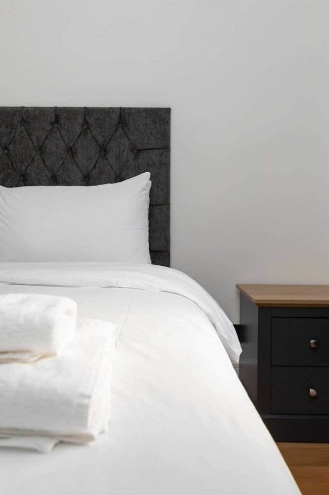 Фото Contemporary 2 Bedroom Apartment on Columbia Road