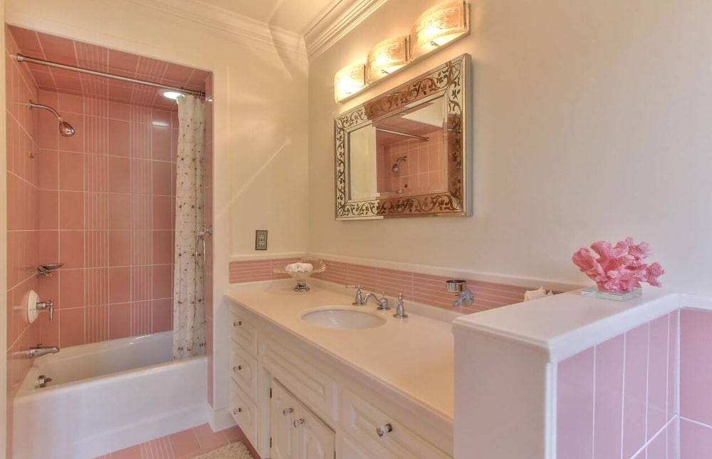 Фото Lx33: Luxury Vacation Villa On Pebble Beach With Pool