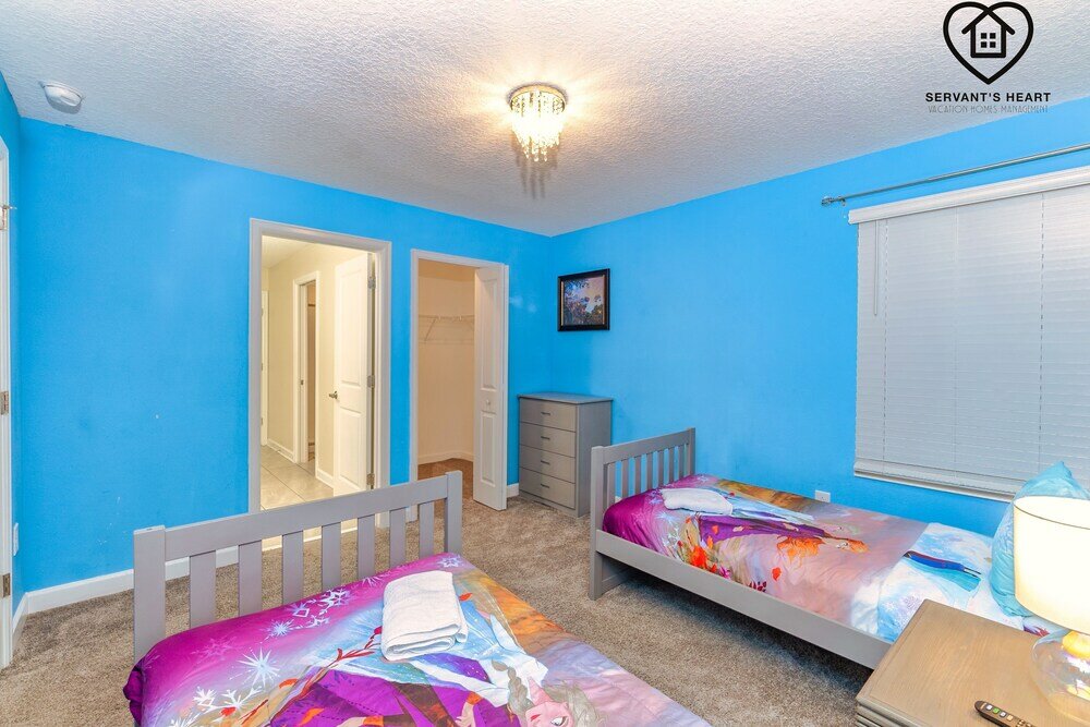 Фото Lakeview Luxury 9 Bedroom & 5 Bathroom w Private Pool