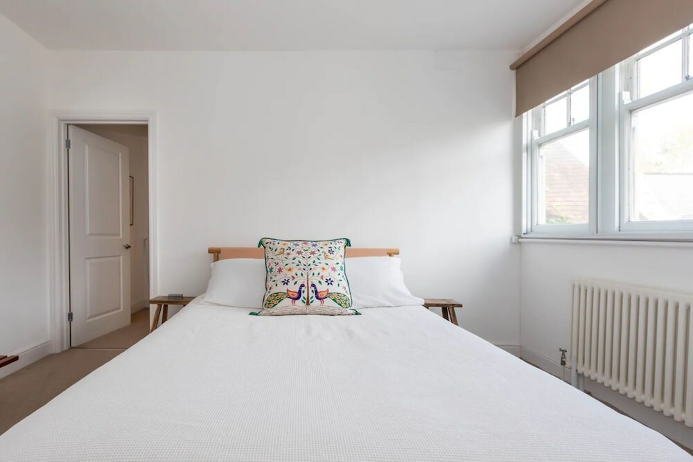 Фото Bright 1 Bedroom Flat Near the Tube