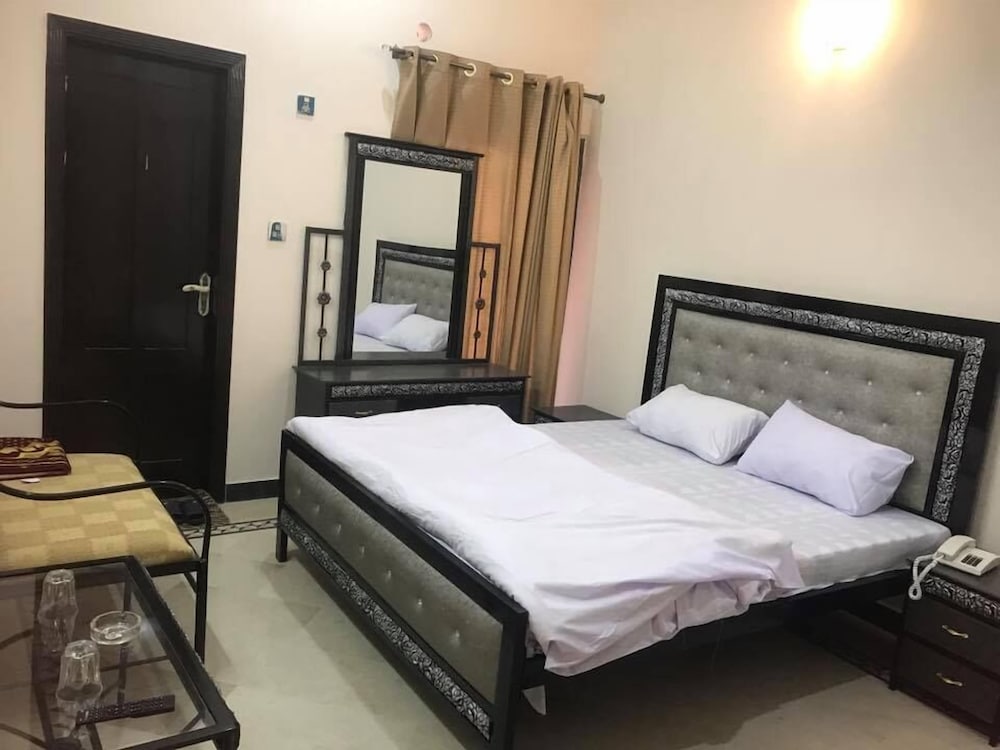 Фото Al Harmain Restaurant