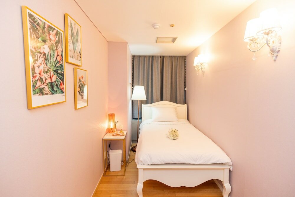 Фото Incheon Airport Capsule Hotel No. 1