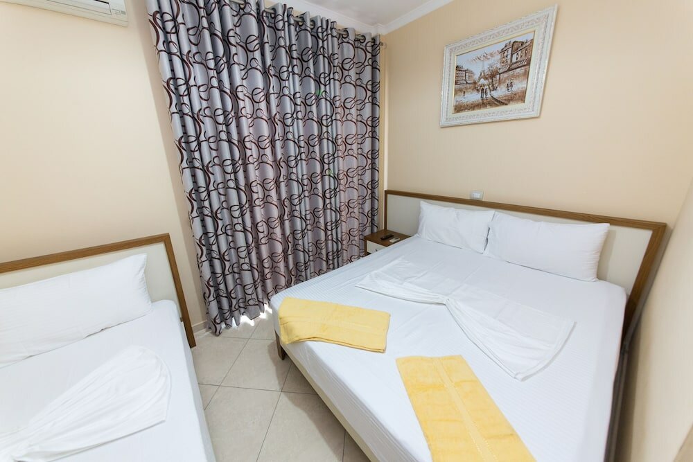 Фото Hotel Vila Misiri