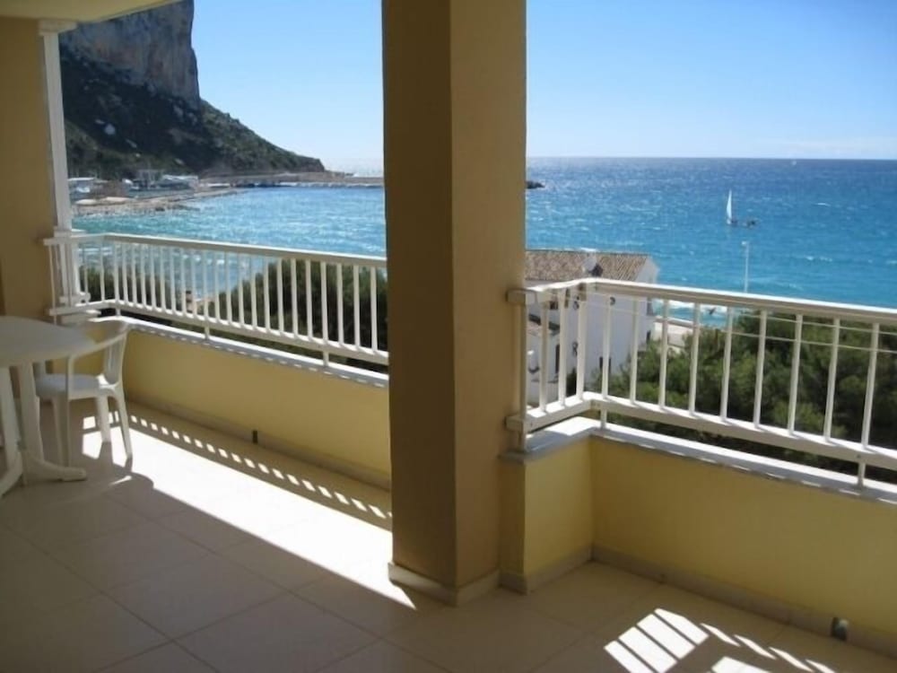 Фото Apartamentos la Reina