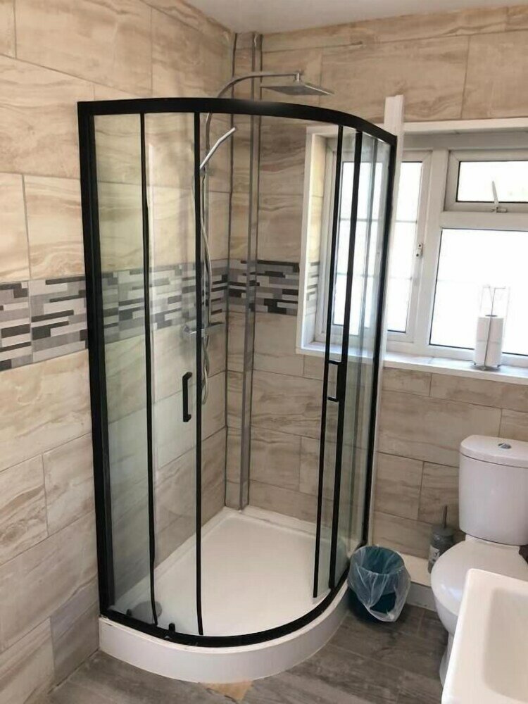 Фото Featherstone Court