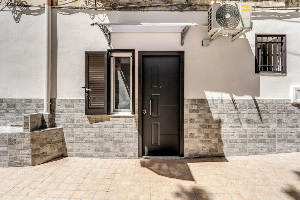 Фото The Quarters Naples Apartment