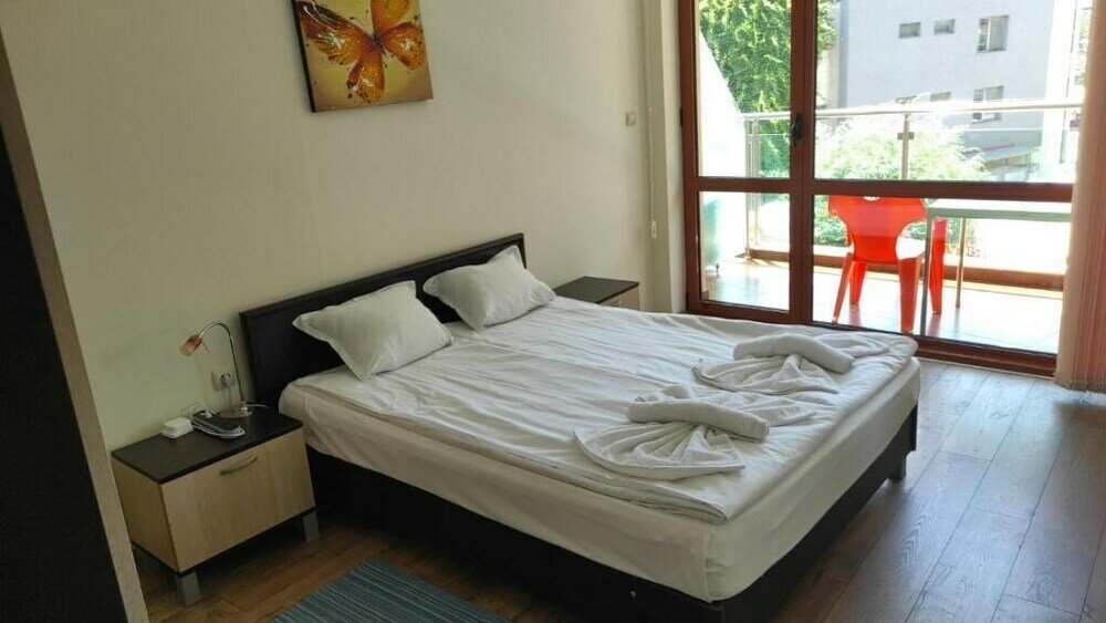 Фото Marty's Beachfront Apartments