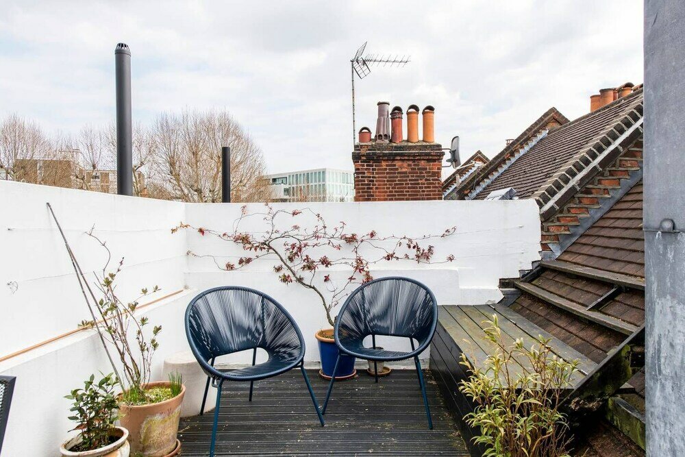 Фото Beautiful 2 Bed W Roof Terrace in Holland Park