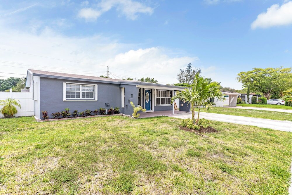 Фото Dania Hills w Pool 10 min to Beach