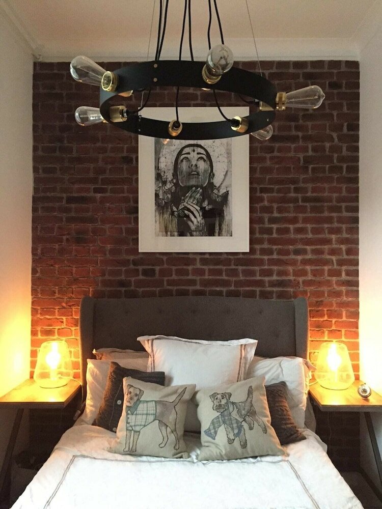 Фото Spacious 1 Bedroom Split Level Old Pub Conversion Tower Bridge