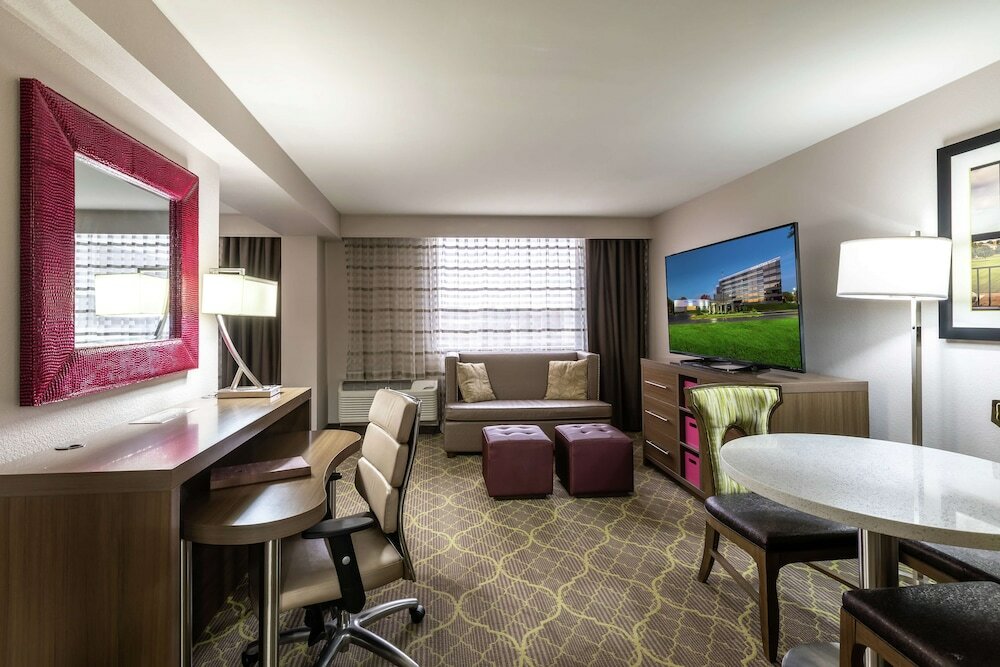 Фото DoubleTree by Hilton Winston Salem - University