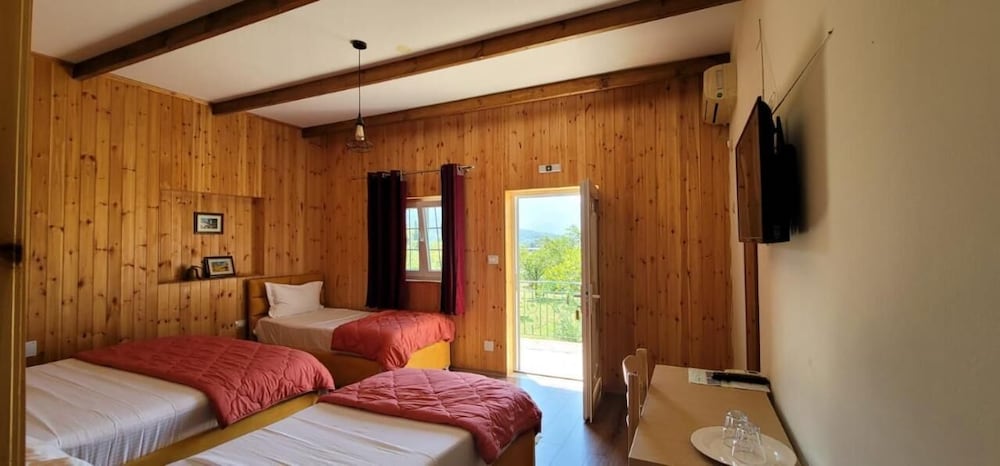 Фото Lord Byron Guesthouse