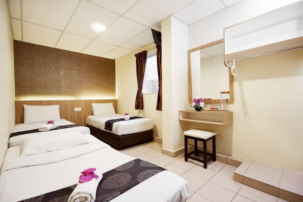 Фото Oyo 615 Dragon Inn Premium Hotel