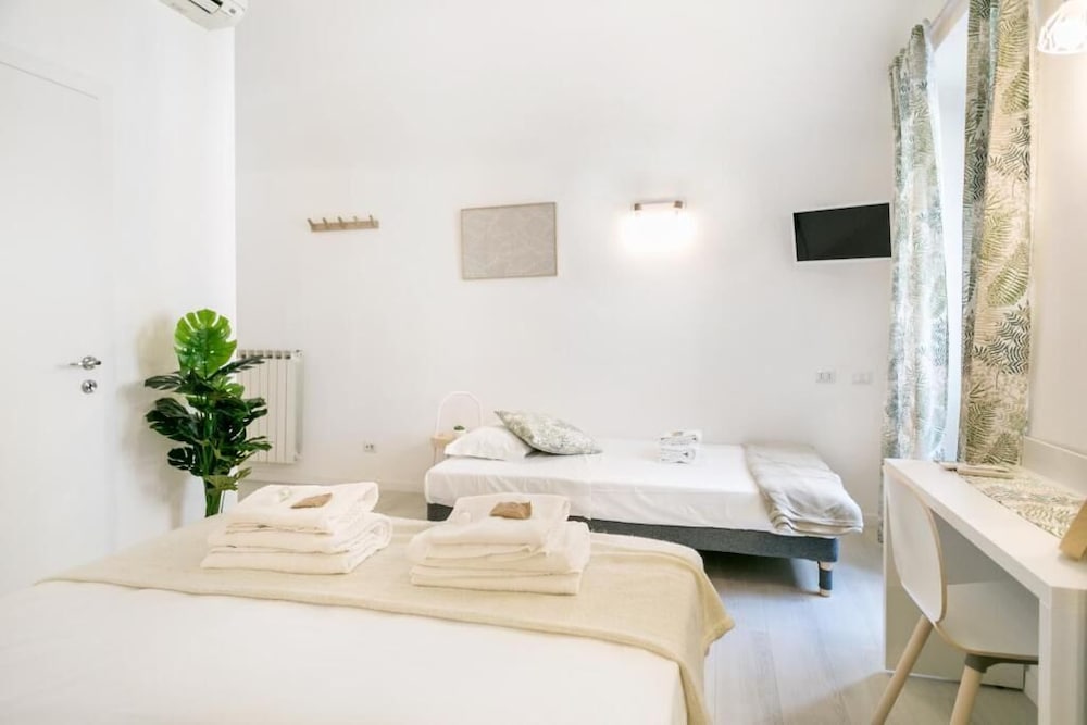 Фото White Candia Guesthouse