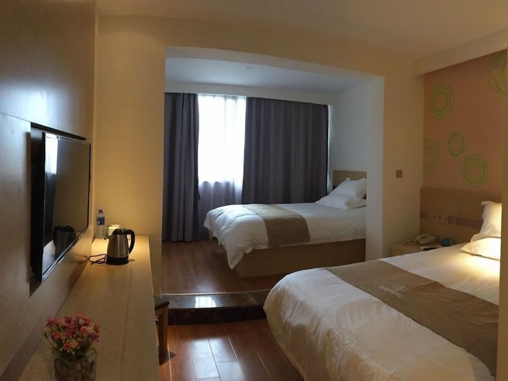 Фото GreenTree Inn XiAn Xincheng District Raily Station Wukou Metro Station Hotel