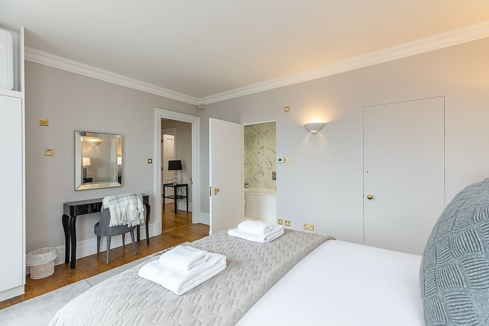 Фото Altido Stylish Flat near Mayfair & Piccadilly Circus