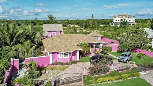 Гостиница Cocoplum Rest N Hideaway 1 в Нассау