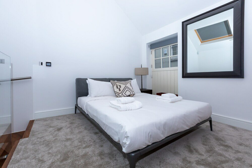 Фото Central and Unique 1 Bedroom Mews House in Mayfair