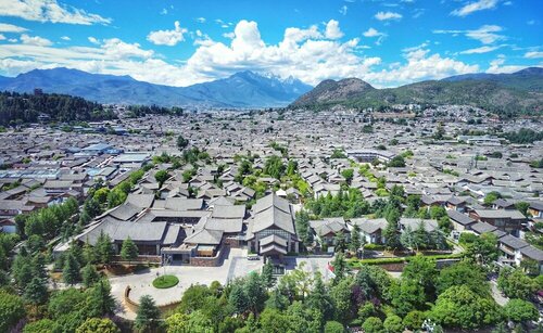 Внешний вид отеля InterContinental Lijiang Ancient Town Resort, an Ihg Hotel в Лицзяне, фото 3