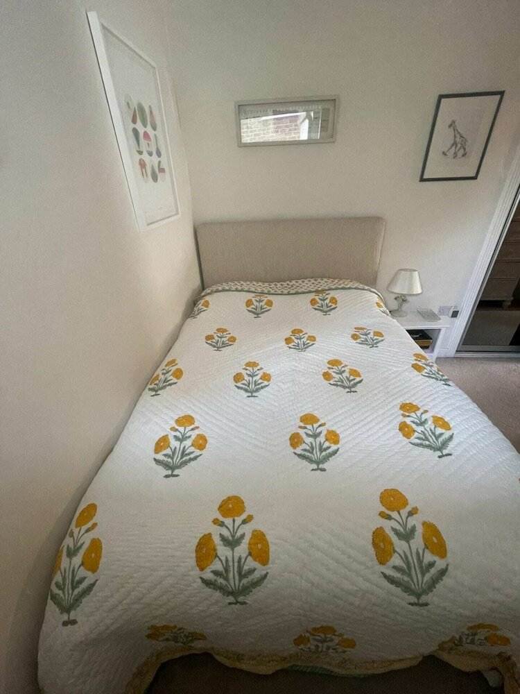 Фото Beautiful & Stylish 1bd Flat - Fulham