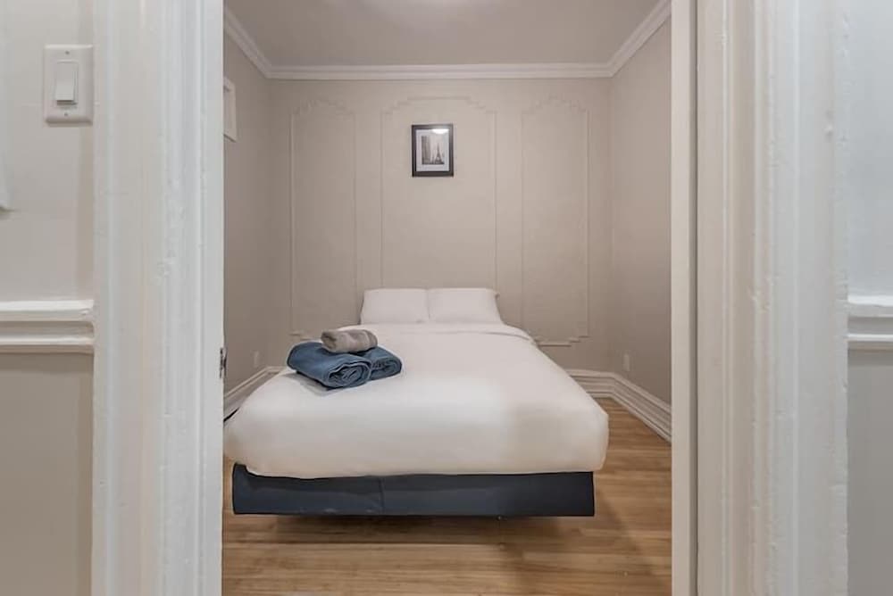 Фото Huge and Lovely 16br Apt