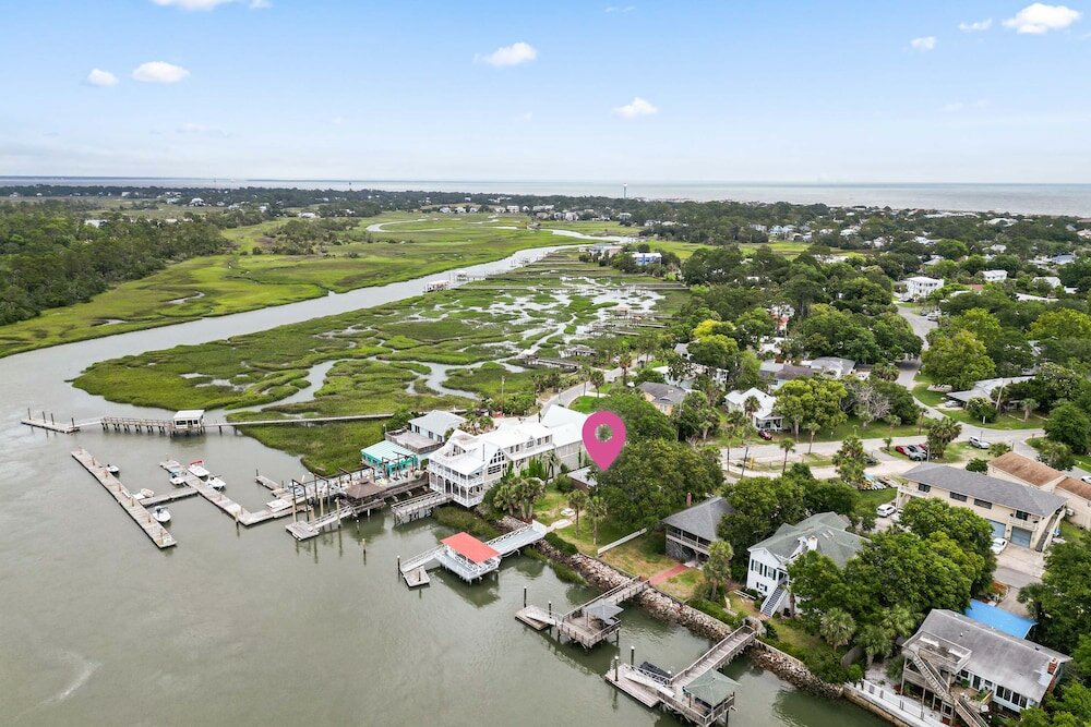 Фото 1401 Chatham Ave