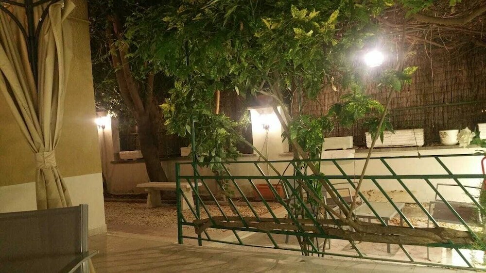 Фото Garden House - Luxury Guest House