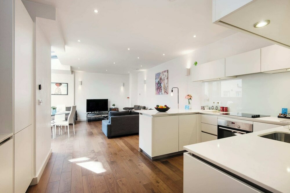 Фото Bright Space Near Sherlock Holmes Museum